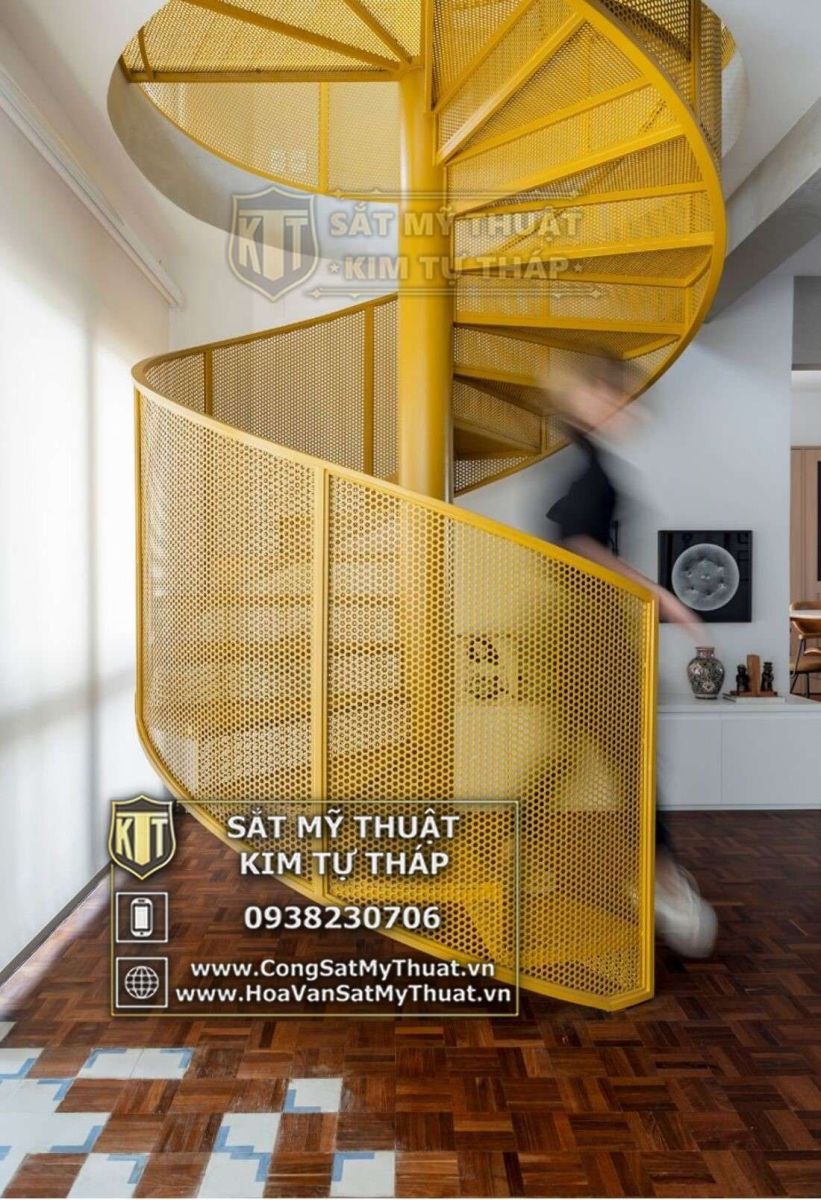 Cầu thang thoát hiểm bằng lưới sắt tấm