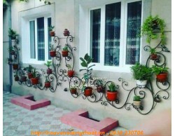 Kệ hoa sắt mỹ thuật uốn hoa văn treo tường KH011