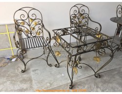 Bàn ghế sắt mỹ thuật uốn hoa văn để ban công hoặc sân vườn BG024