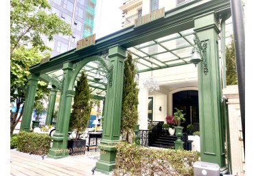 CỔNG CHÀO VÀ HỆ MÁI KÍNH PHONG CÁCH ĐỊA TRUNG HẢI - VINHOME QUẬN 1