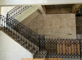 Cầu thang sắt mỹ thuật sắt nghệ thuật uốn hoa văn thi công thực tế tại Quảng Trị - cung cấp phụ kiện