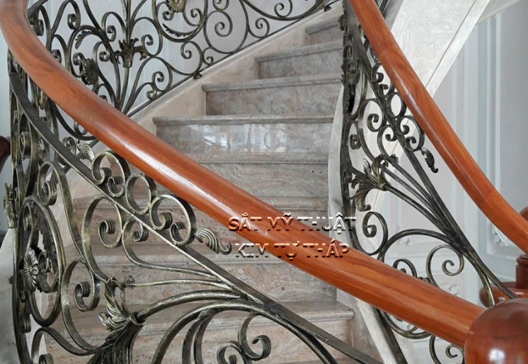 Cầu thang sắt nghệ thuật thi công tại Nha Trang