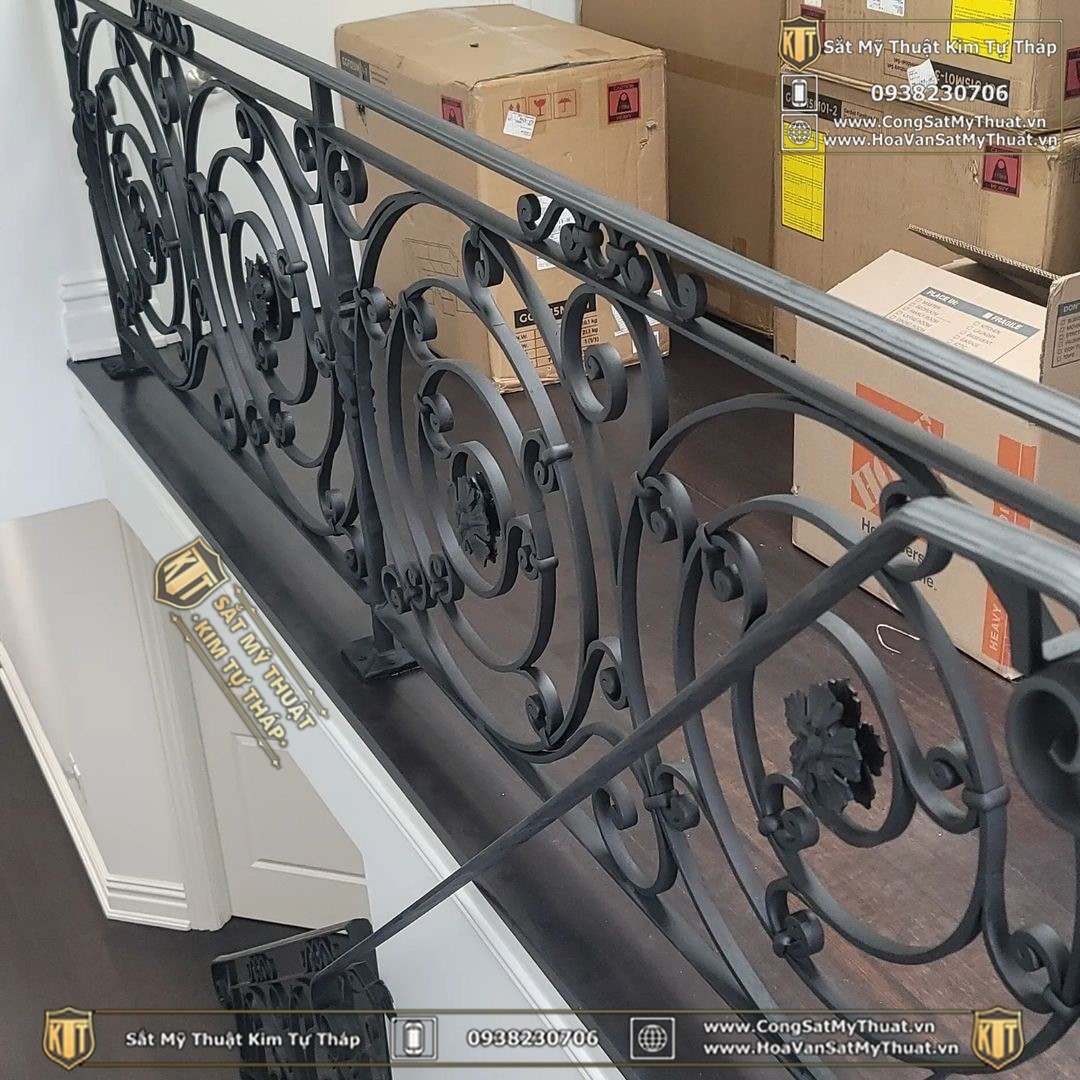 Gia công lan can cầu thang sắt mỹ thuật thủ công tại xưởng Kim Tự Tháp