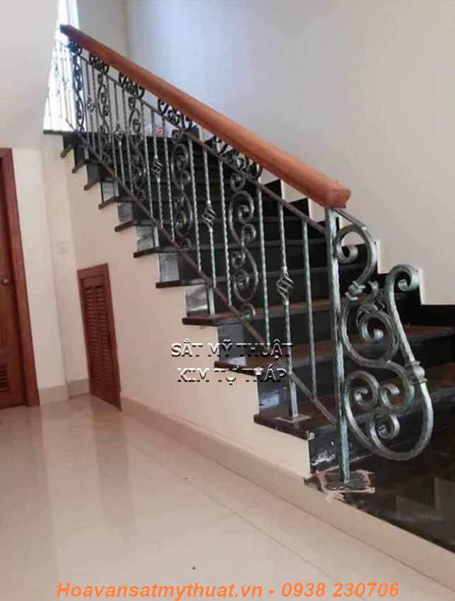 Cầu thang sắt nghệ thuật tại Đà Lạt Lâm Đồng