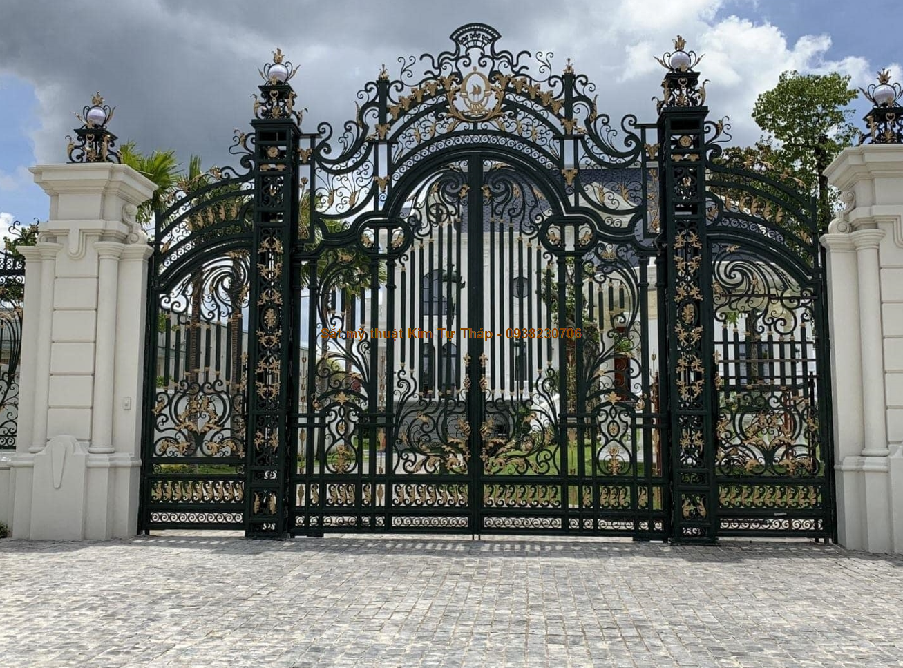 Cổng sắt mỹ thuật đẳng cấp cho biệt thự villa- công trình tại Tỉnh Long An 