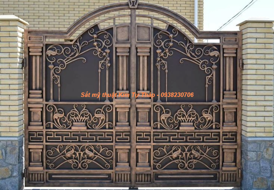 Cổng sắt mỹ thuật cho biệt thự cổ điển 