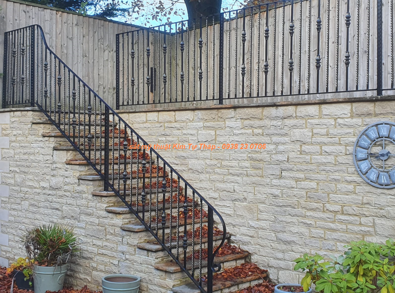 Cầu thang sắt mỹ nghệ ngoài trời cho kiến trúc lâu đài - biệt thự - Villa 