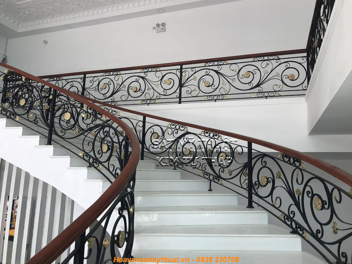 Cầu thang sắt mỹ thuật thi công thực tế tại Quận 7 TP HCM