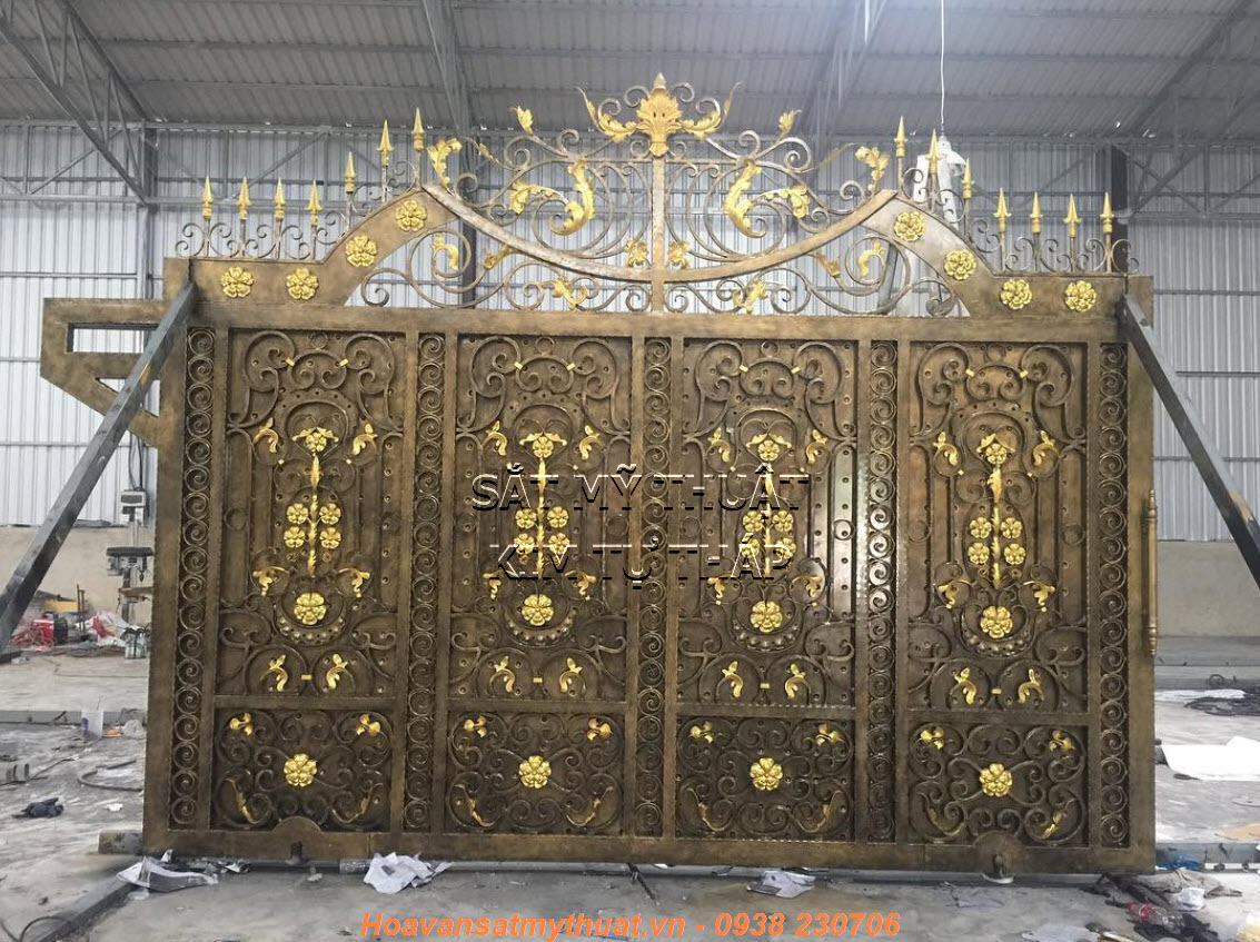 Cửa cổng lùa sắt mỹ thuật gia công tại xưởng