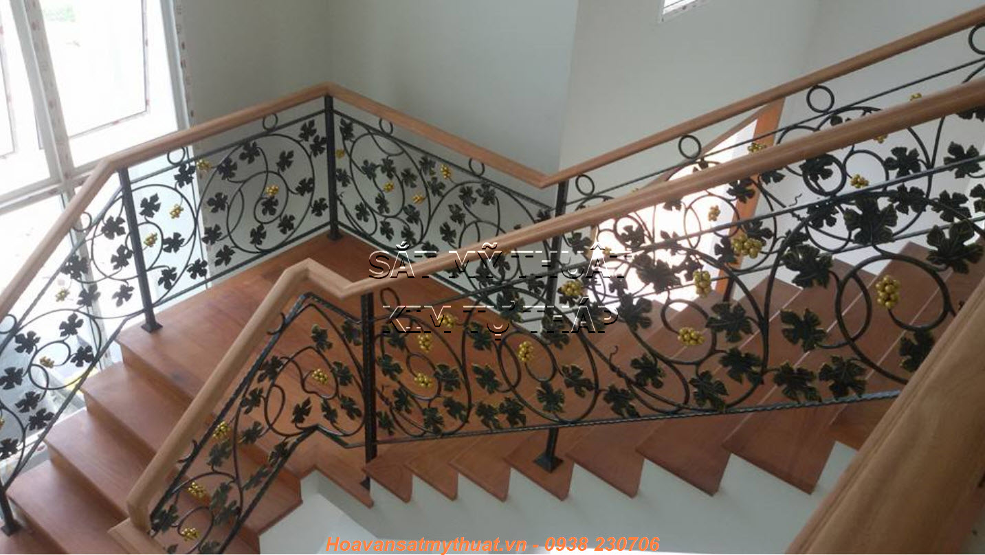 Cầu thang sắt mỹ thuật cho biệt thự nhà phố