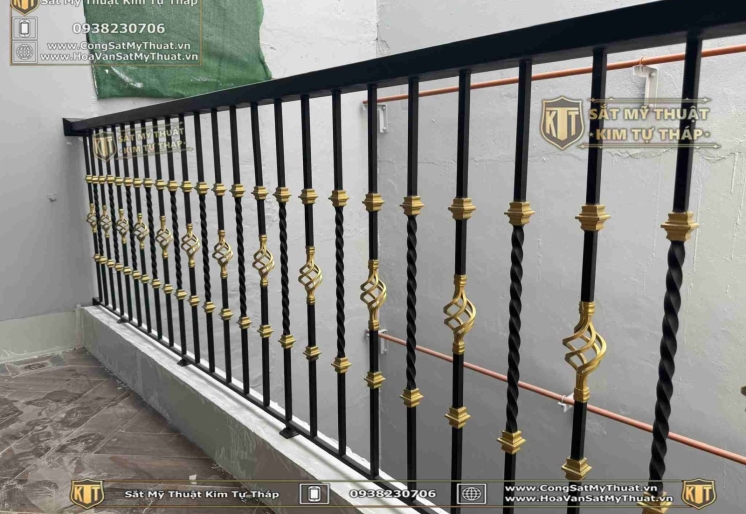 ban công sắt nhà phố BC047