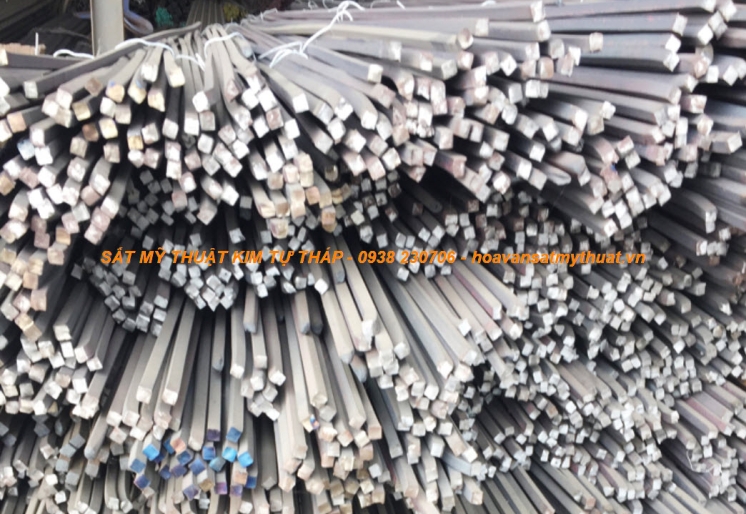 Sắt vuông 20mm đặc trơn dẻo sử dụng để uốn hoa văn sắt nghệ thuật 